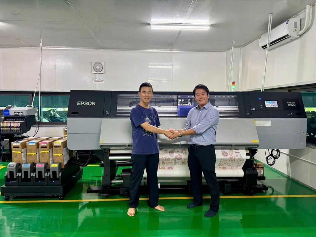 Máy ép nhiệt tại xưởng